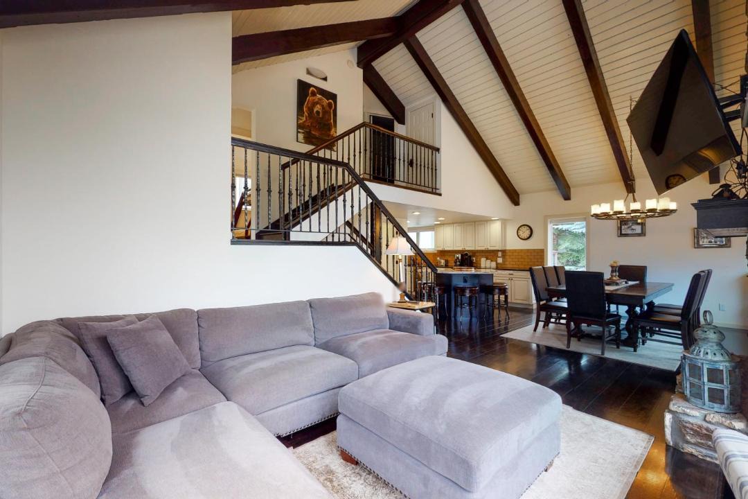 Photo of Livingroom in Matterhorn Village