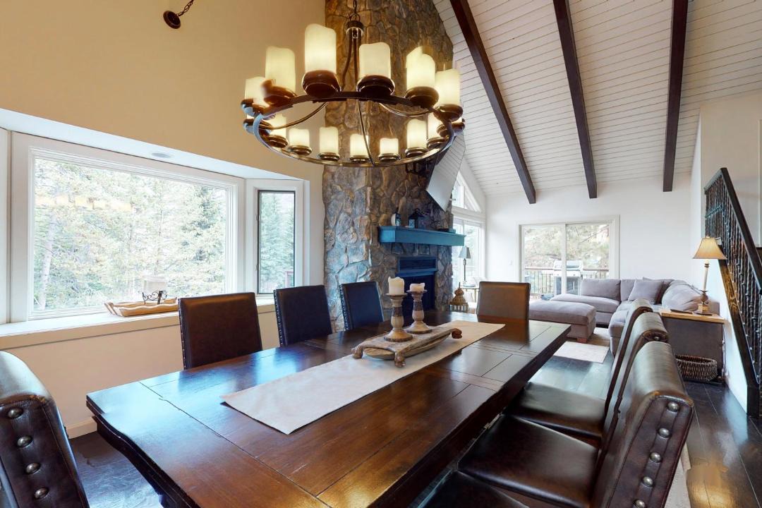 Photo of Livingroom in Matterhorn Village