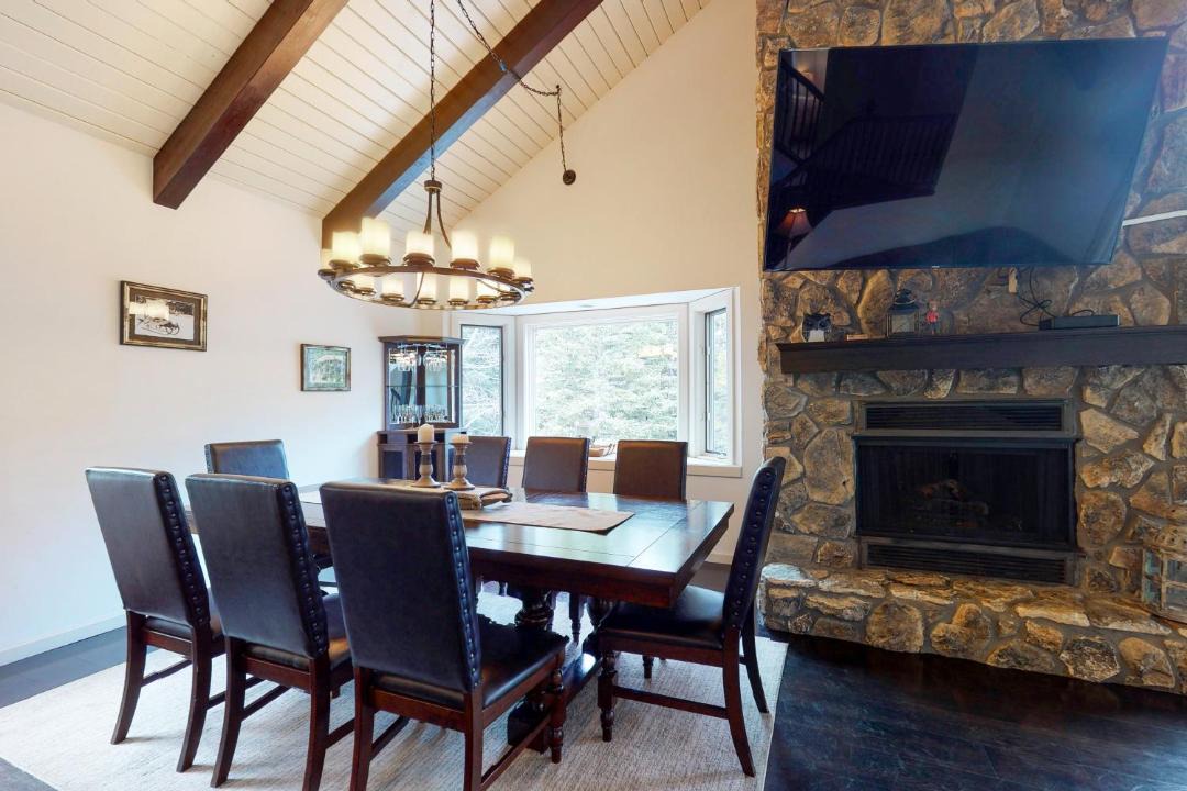 Photo of Livingroom in Matterhorn Village