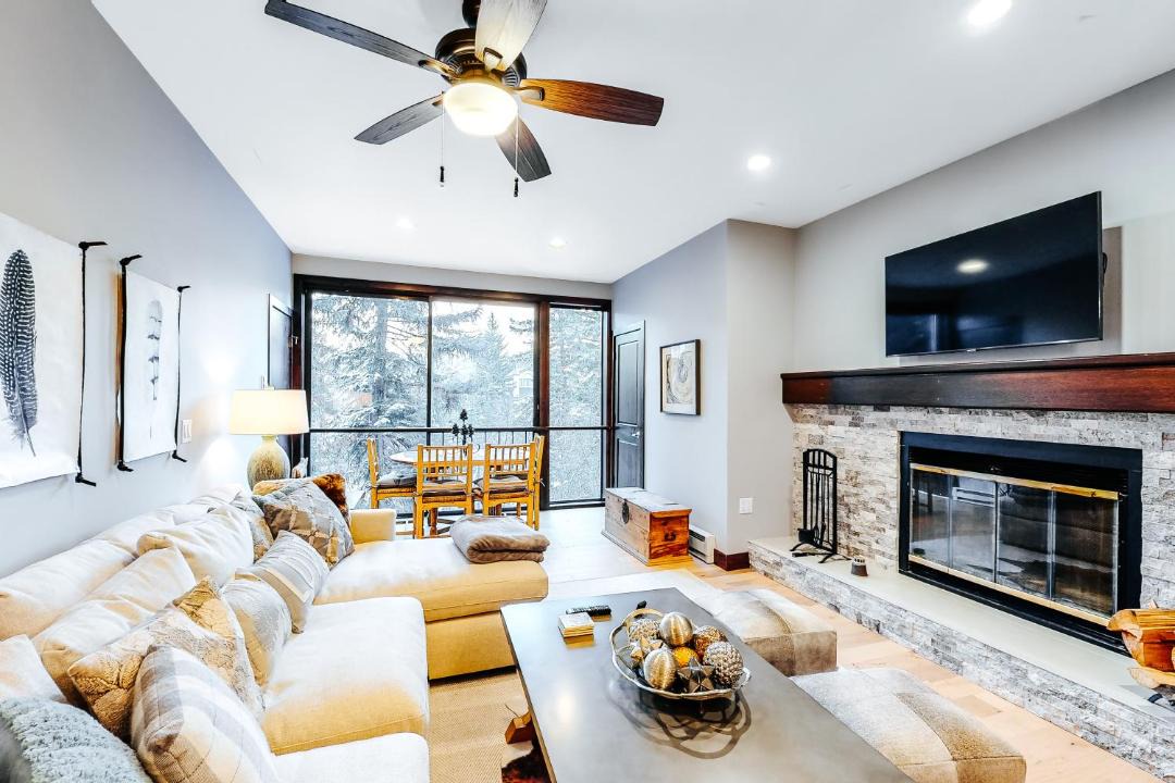 Photo of Livingroom in Avon