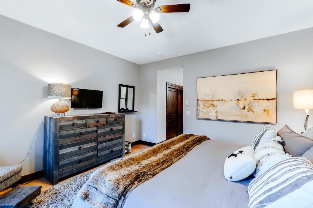 Photo of Livingroom in Avon