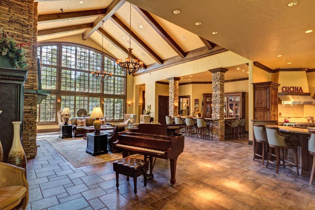 Photo of Livingroom in Warrior's Mark West