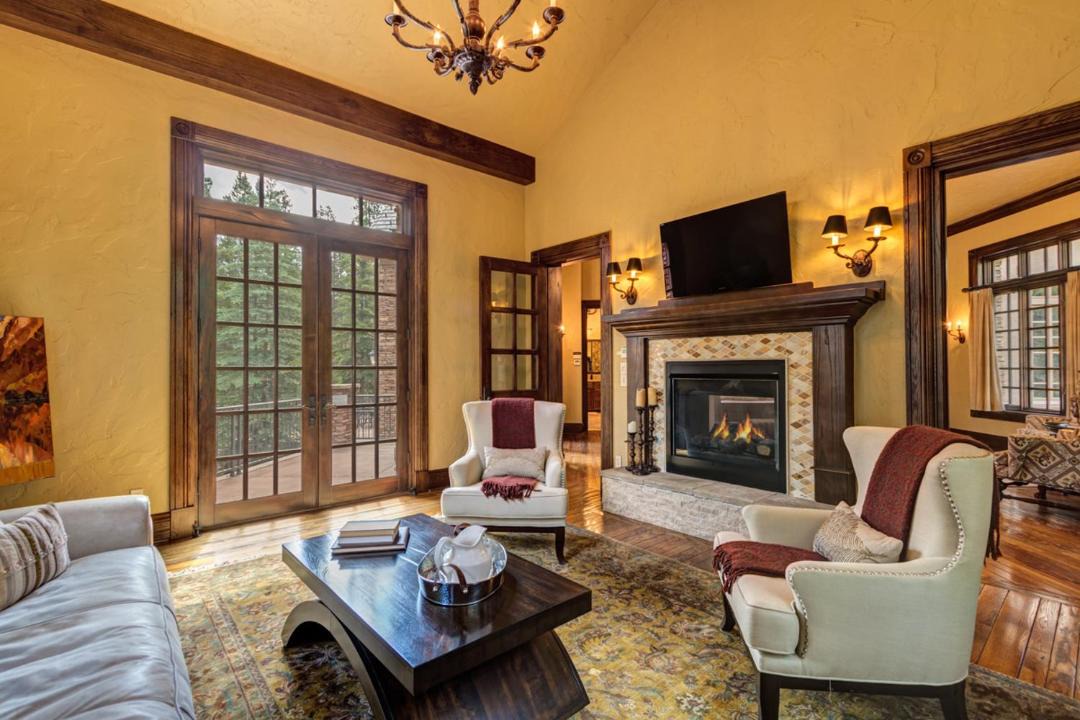 Photo of Livingroom in Warrior's Mark West