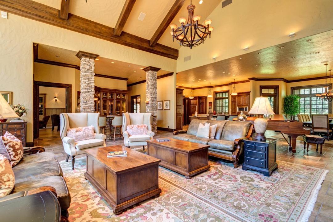 Photo of Livingroom in Warrior's Mark West