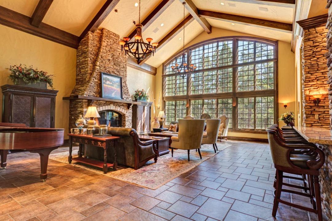 Photo of Livingroom in Warrior's Mark West