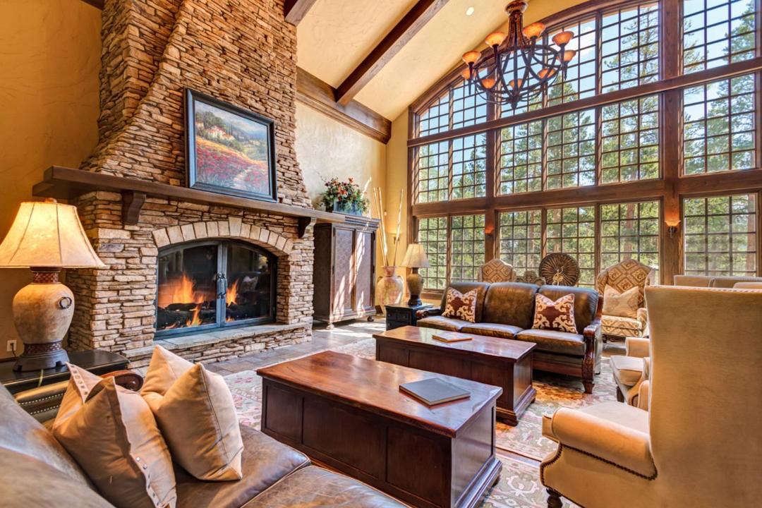 Photo of Livingroom in Warrior's Mark West