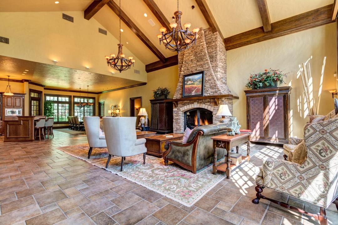Photo of Livingroom in Warrior's Mark West