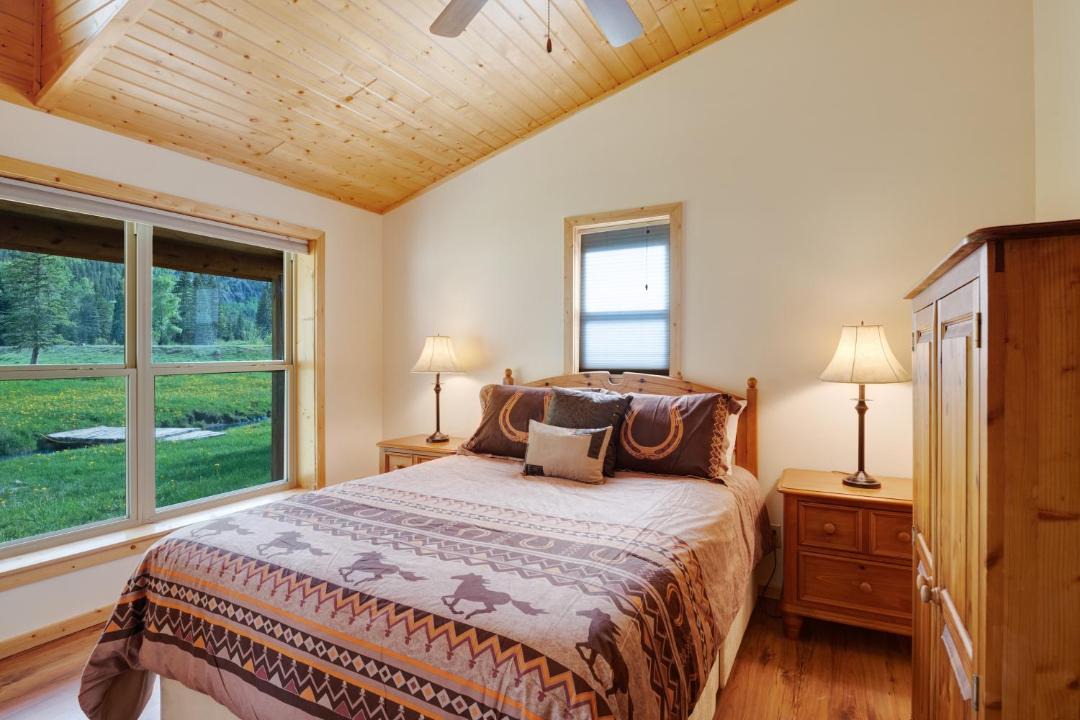 Photo of Bedroom in South Fork