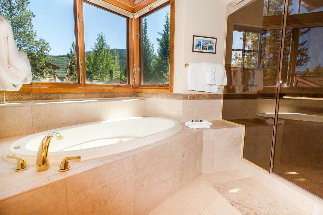Photo of Bathroom in Elk Run