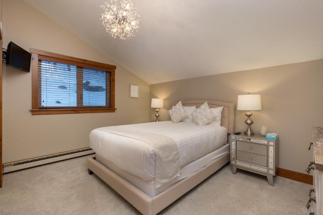 Photo of Bedroom in Crown