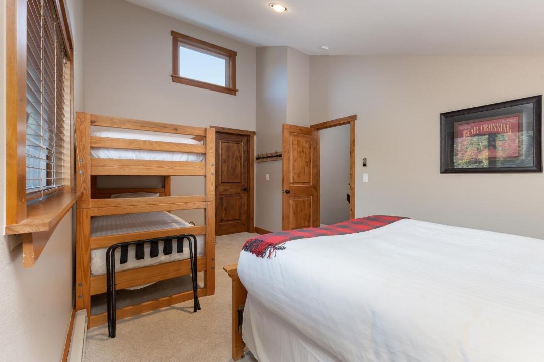 Photo of Bedroom in Crown
