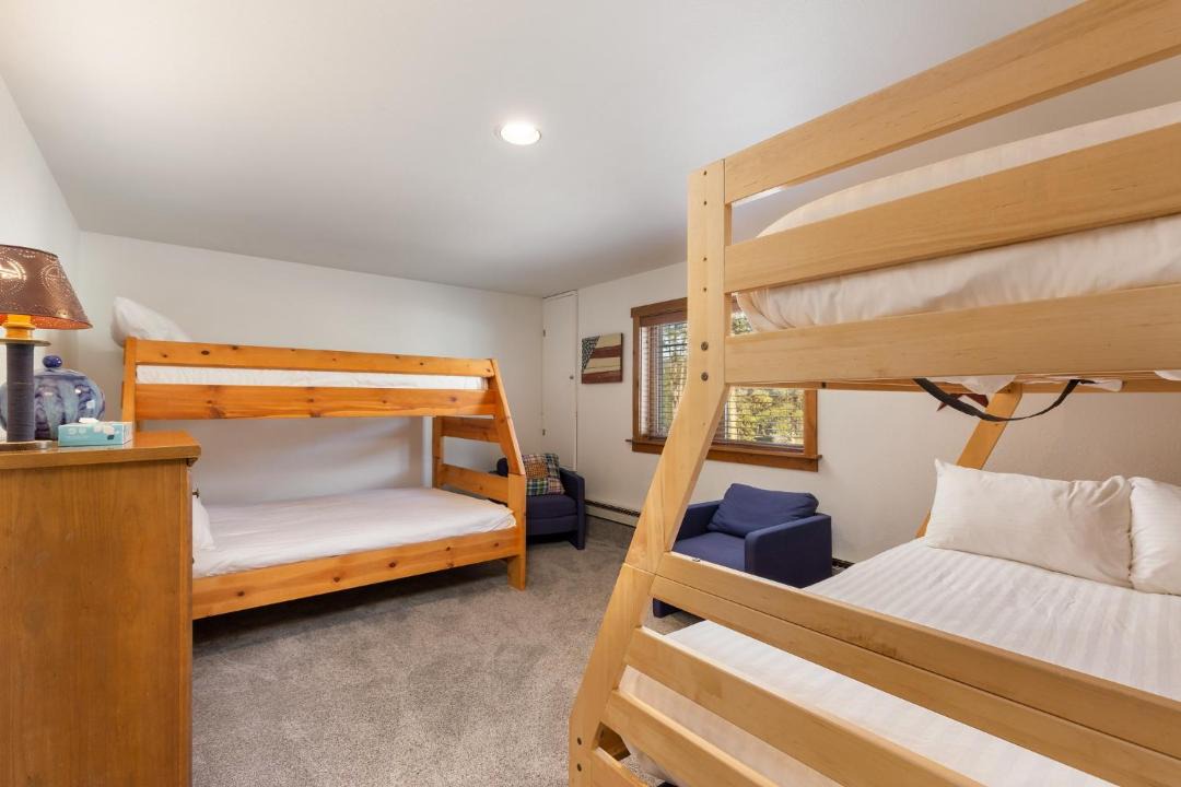 Photo of Bedroom in Crown