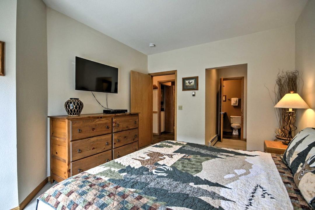 Photo of Bedroom in Four O'Clock