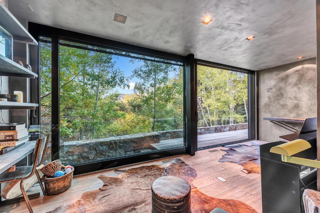 Photo of Livingroom in Red Mountain