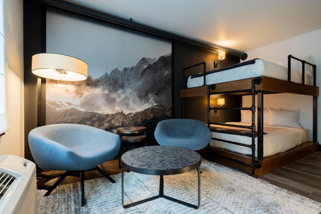 Photo of Bedroom in Peak 9