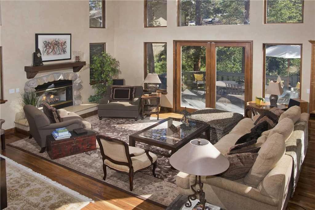 Photo of Livingroom in Highland Meadows