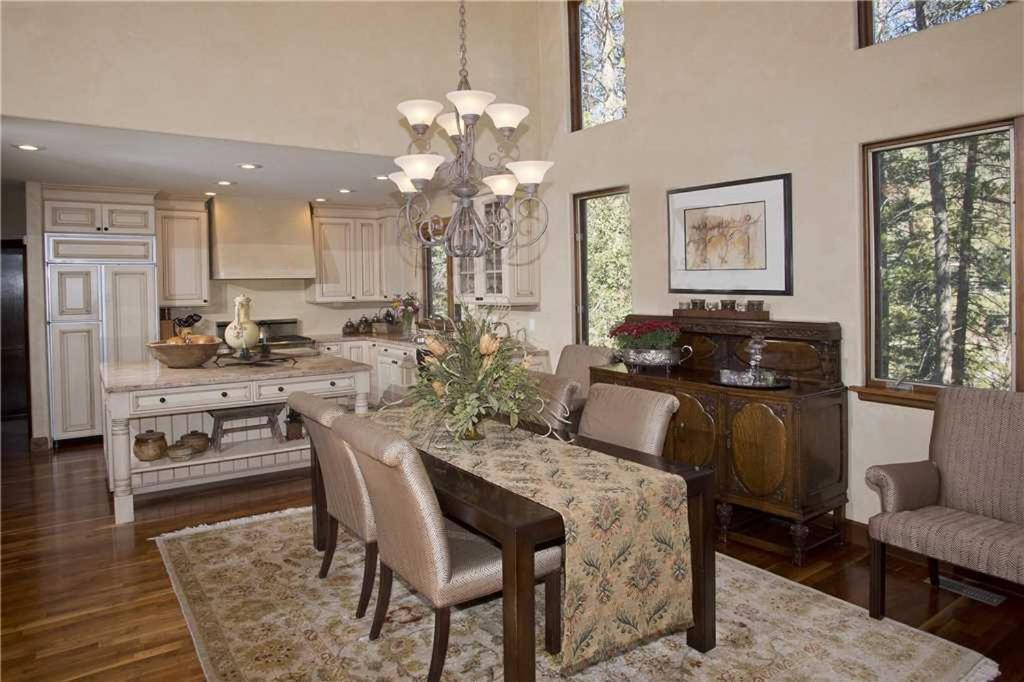 Photo of Livingroom in Highland Meadows