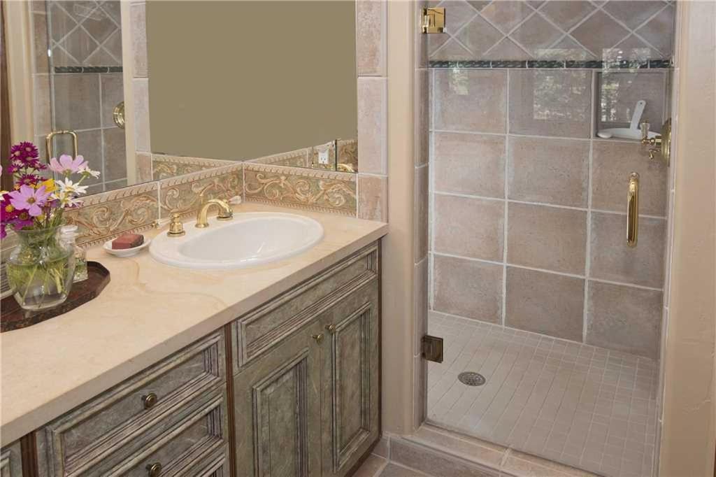 Photo of Bathroom in Highland Meadows
