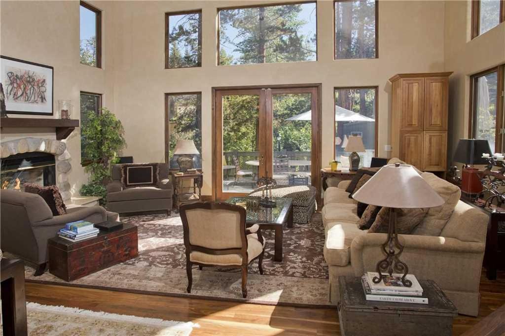 Photo of Livingroom in Highland Meadows