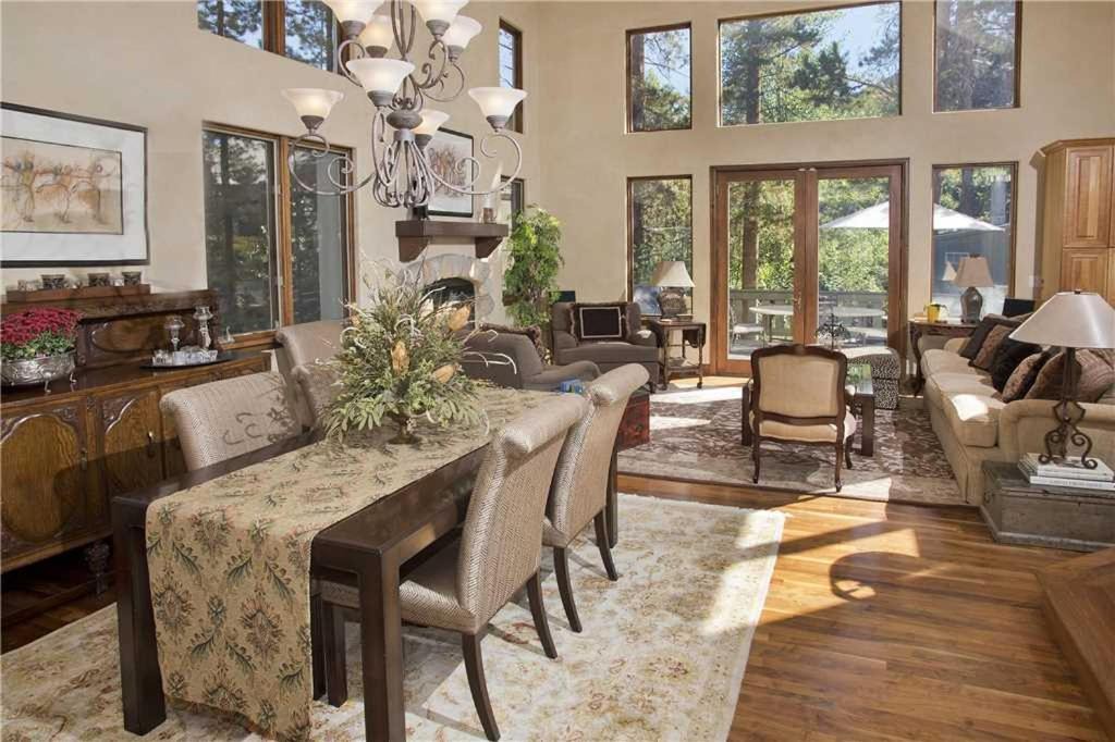 Photo of Livingroom in Highland Meadows