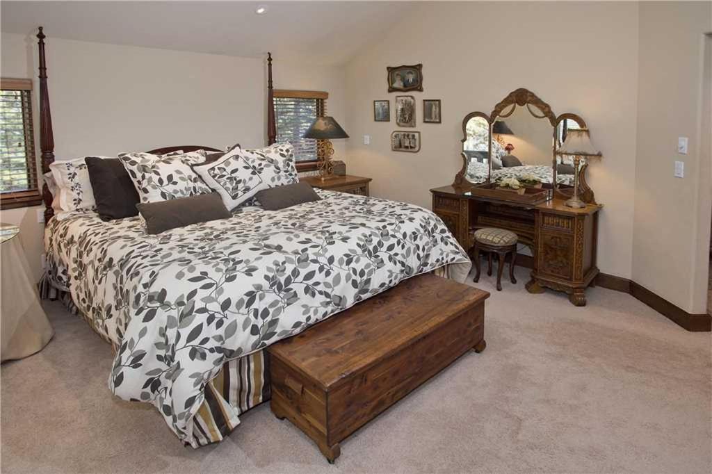 Photo of Bedroom in Highland Meadows