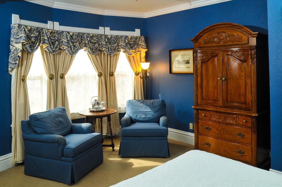 Photo of Livingroom in Manitou Springs Historic District