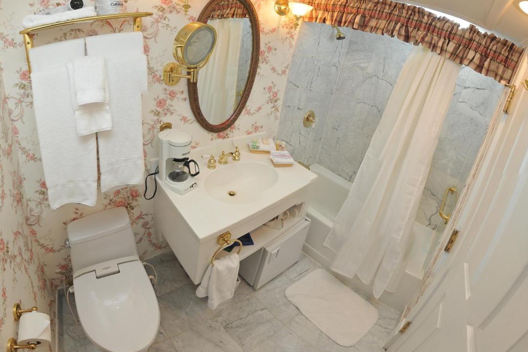 Photo of Bathroom in Manitou Springs Historic District