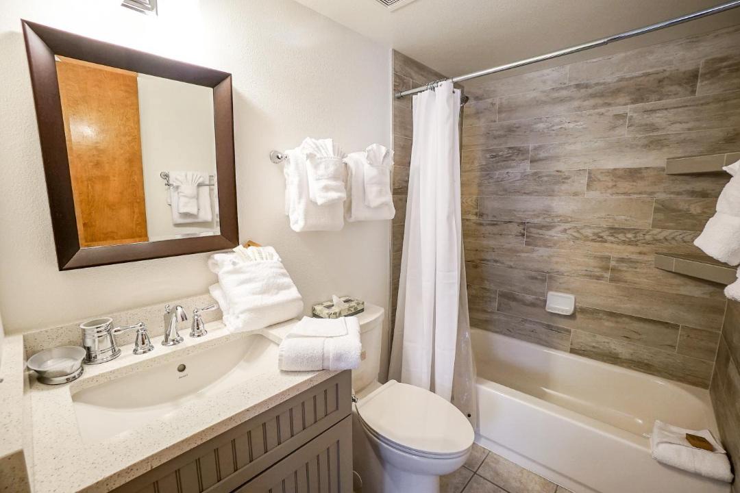 Photo of Bathroom in Four O'Clock