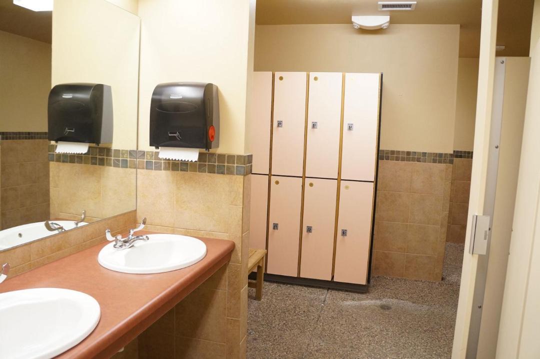 Photo of Bathroom in Four O'Clock