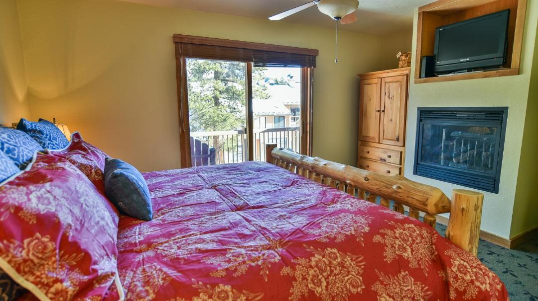 Photo of Bedroom in Peak 9