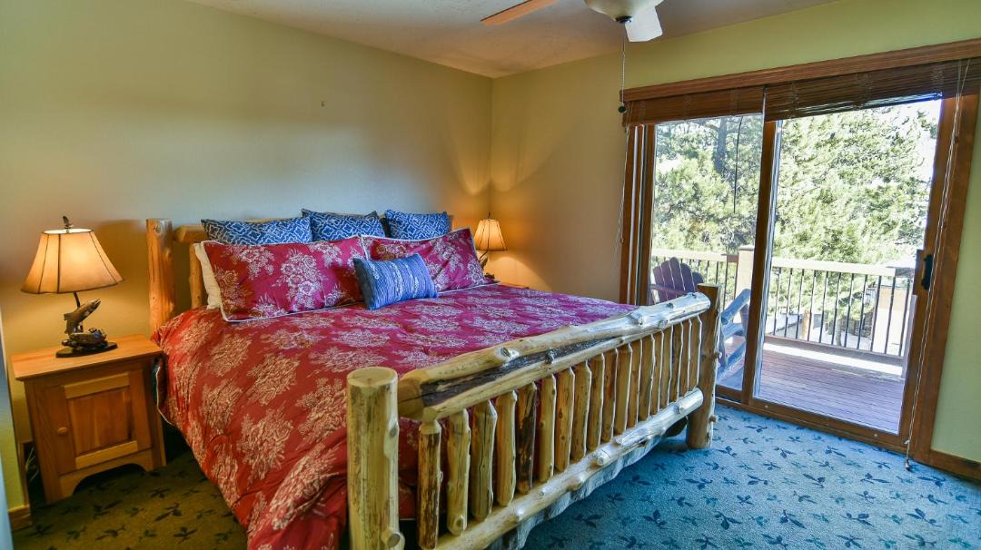 Photo of Bedroom in Peak 9