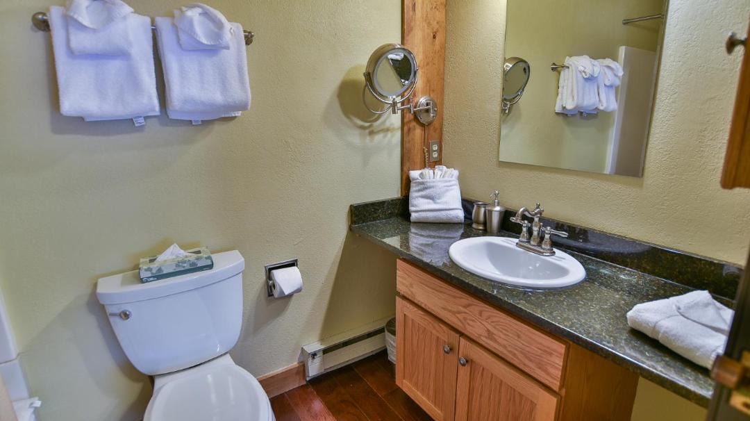 Photo of Bathroom in Peak 9