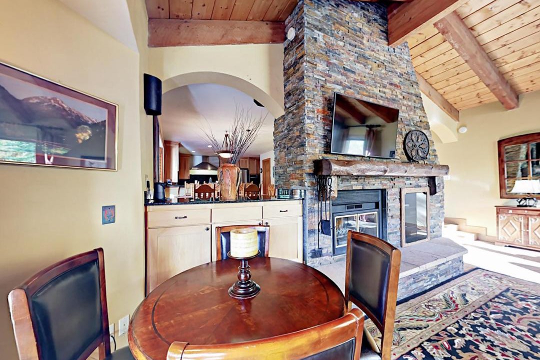 Photo of Livingroom in Highland Meadows
