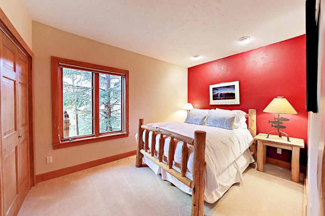 Photo of Bedroom in Highland Meadows