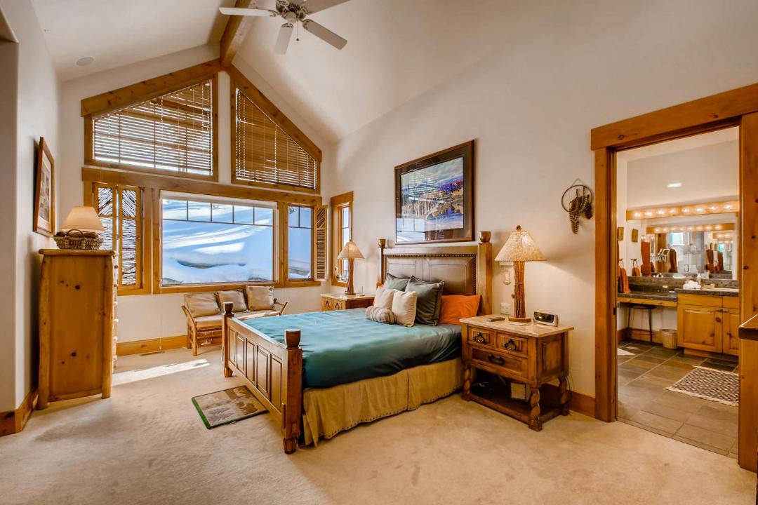 Photo of Livingroom in Highland Meadows