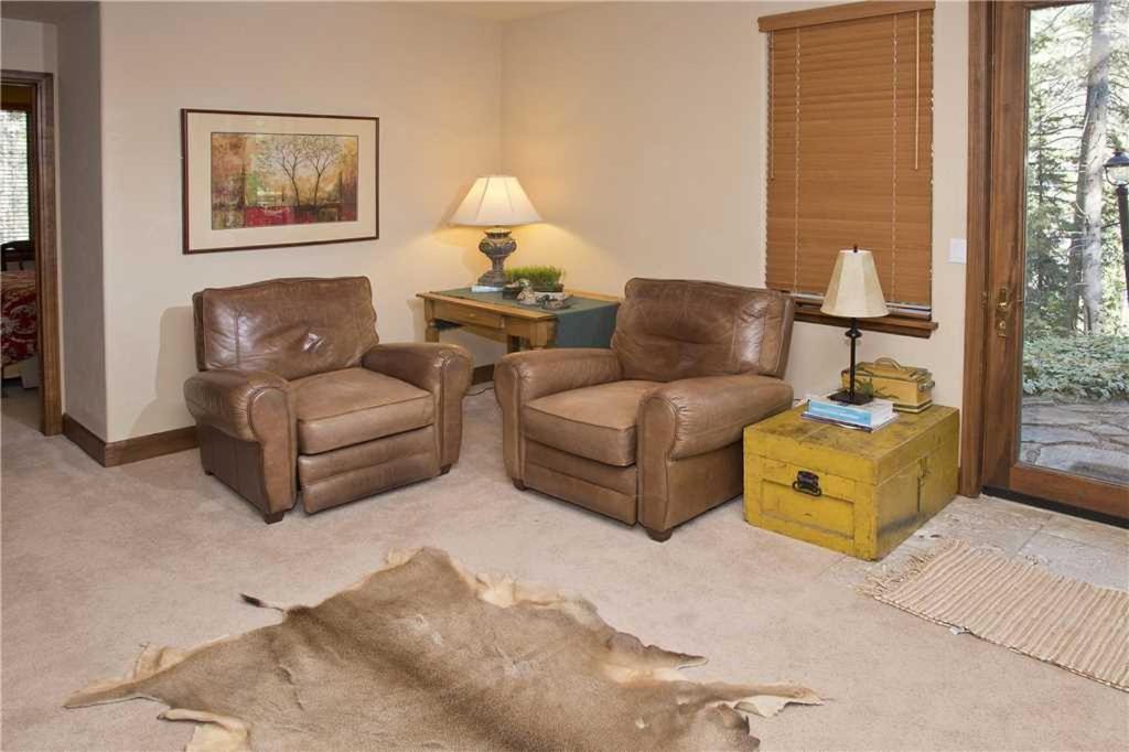 Photo of Livingroom in Highland Meadows