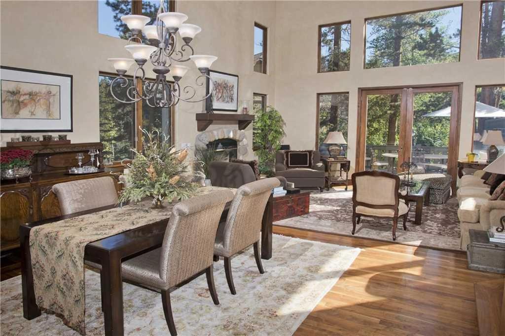 Photo of Livingroom in Highland Meadows