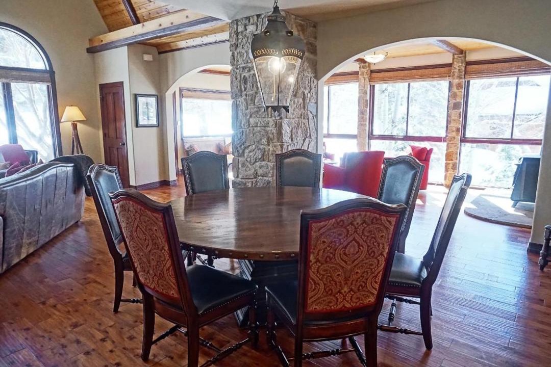 Photo of Livingroom in Highland Meadows