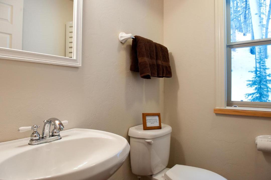 Photo of Bathroom in Columbine Lake