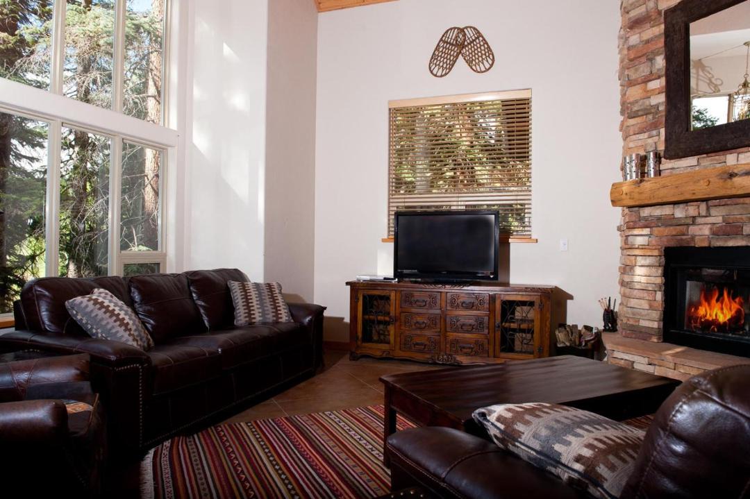 Photo of Livingroom in Columbine Lake