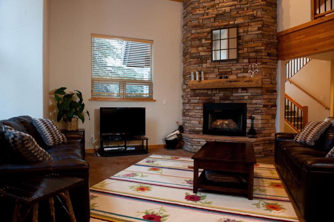 Photo of Livingroom in Columbine Lake