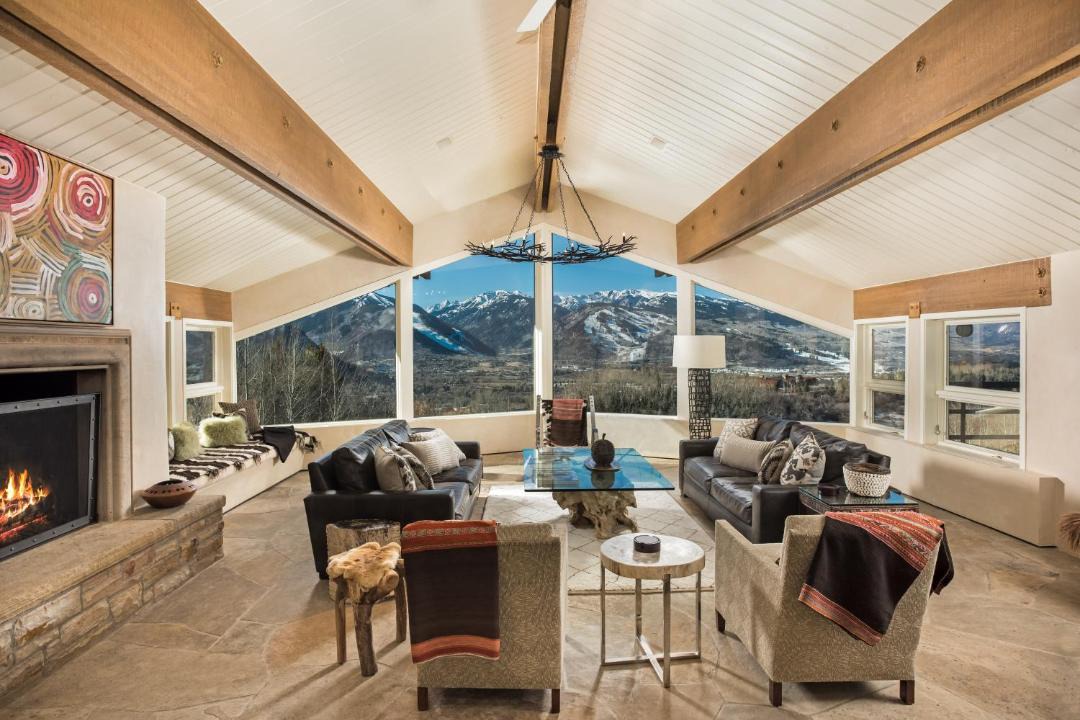 Photo of Livingroom in Red Mountain