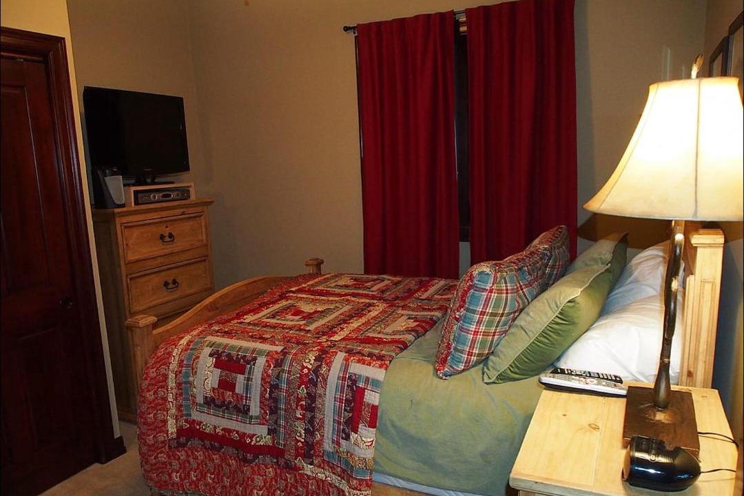 Photo of Bedroom in Highland Meadows