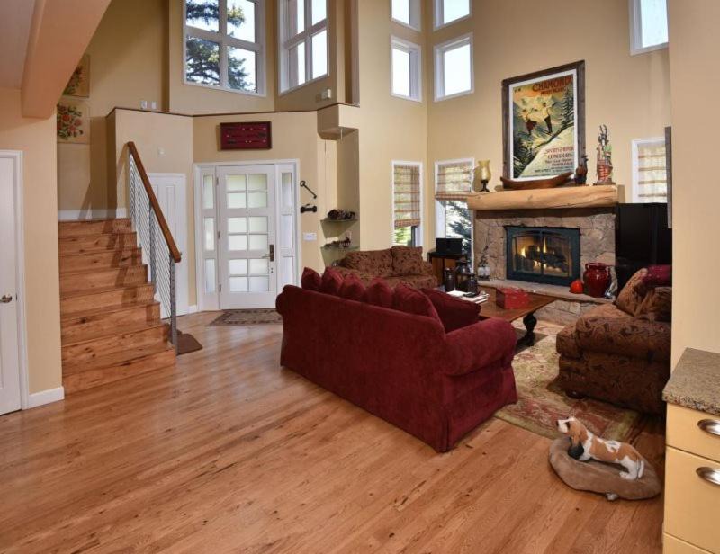 Photo of Livingroom in Highland Meadows