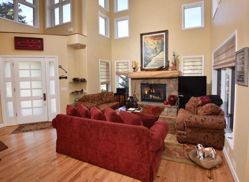 Photo of Livingroom in Highland Meadows