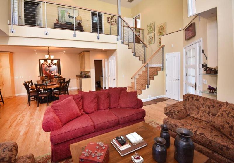 Photo of Livingroom in Highland Meadows