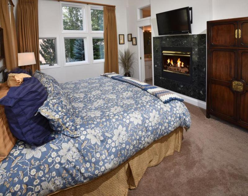 Photo of Bedroom in Highland Meadows