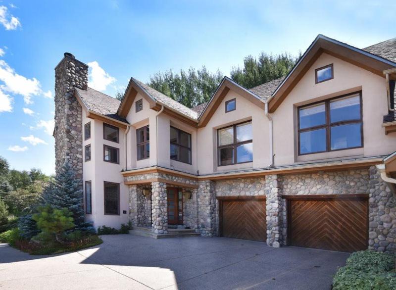 Photo of Buildings in Highland Meadows
