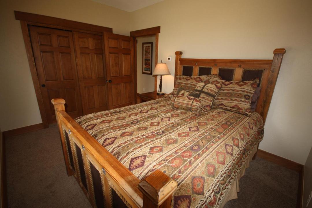 Photo of Bedroom in Crown