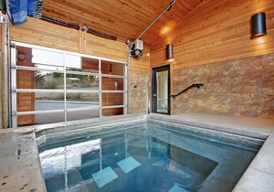 Large dog friendly townhome with big deck, private grill, and Mt views!